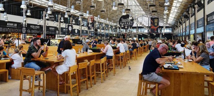 An amazing food hall market to discover in Lisbon with children