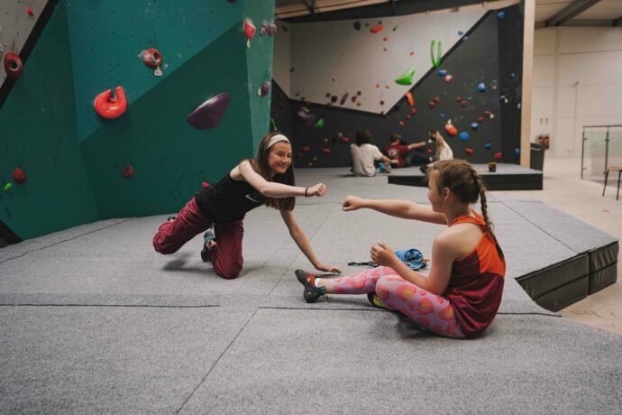Flashpoint Cardiff organises kids bouldering sessions