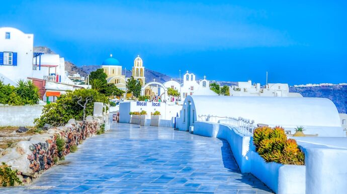 a beautiful village to visit with family in Santorini