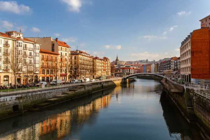 Explore the city of Bilbao with kids on a sightseeing boat tour