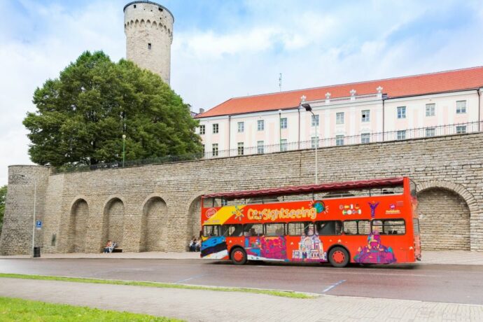 a tour bus to be introduced with Tallinn city with the family